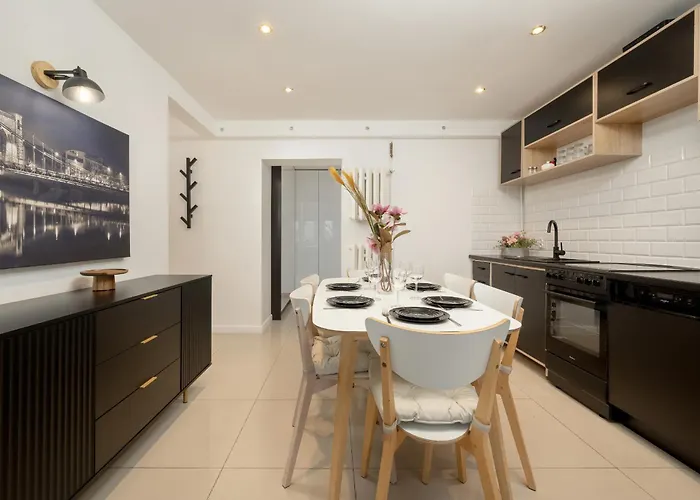 Przestronne Przy Rynku We Wroclawiu Z Klimatyzacja I Wanna By Renters * Wrocław