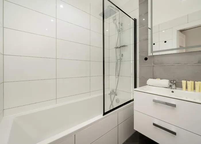 Przestronne Przy Rynku We Wroclawiu Z Klimatyzacja I Wanna By Renters Wrocław